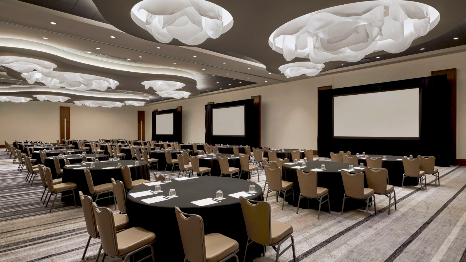 Crescent Rounds Conference Layout 9 Best Meeting Room Layout and Setup Styles | UnSpot