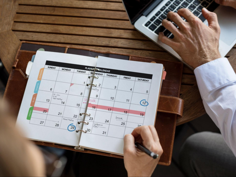 Hybrid Work Schedules: Examples and Best Practices to Enhance Employee Experience