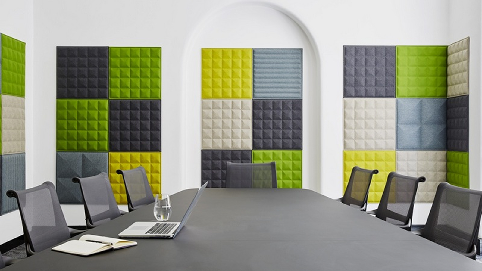 2025 conference room technology trends